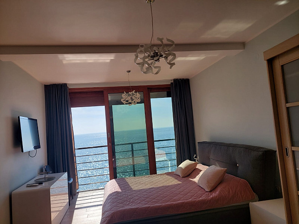 Luxuriöses Haus in Utjeha mit Swimmingpool und Panoramablick auf das Meer